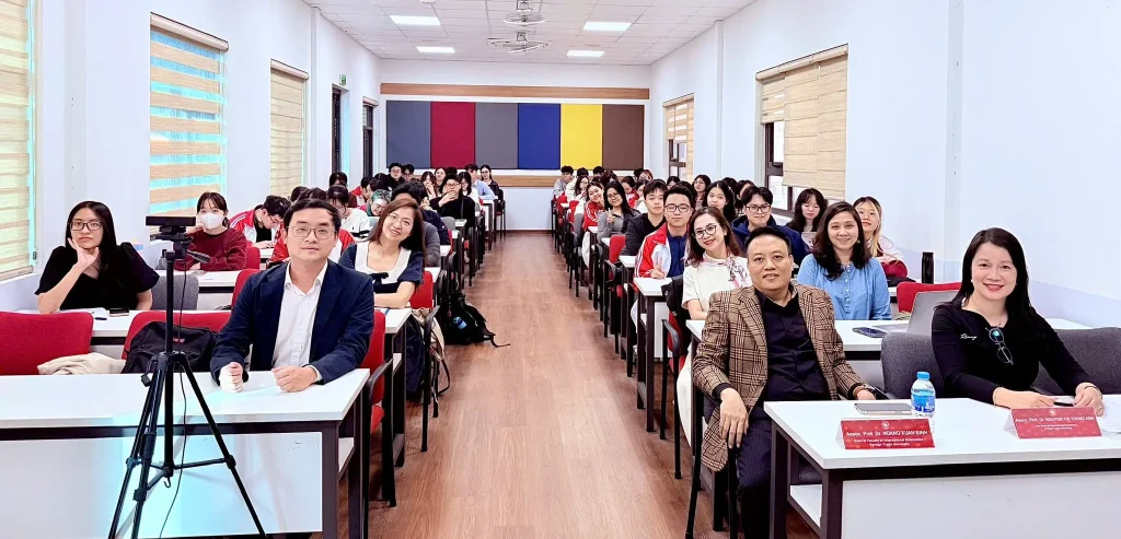 LỄ PHÁT ĐỘNG CUỘC THI “SINH VIÊN NGHIÊN CỨU KHOA HỌC KHOA KINH TẾ QUỐC TẾ NĂM 2026” VÀ TOẠ ĐÀM “ĐỒNG HÀNH CÙNG SINH VIÊN TRONG CUỘC THI SINH VIÊN NGHIÊN CỨU KHOA HỌC NĂM 2026”